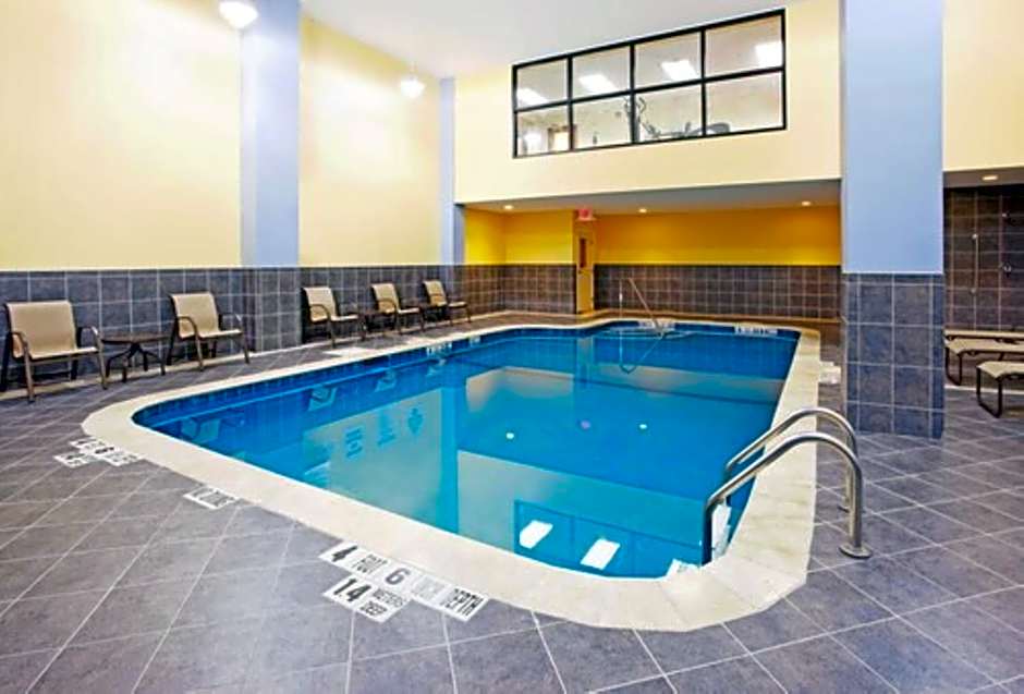 Holiday Inn Express & Suites Niagara Falls By IHG