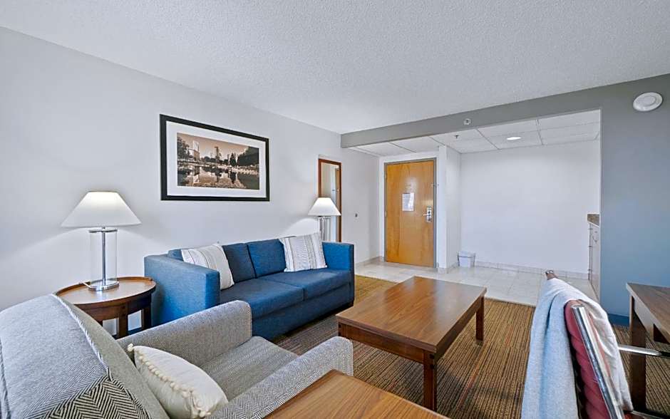 315 LoSo Hotel Airport