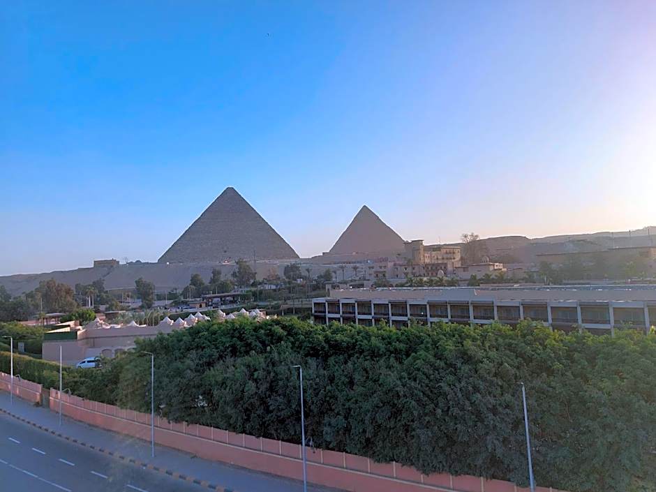 DouDou Pyramids View Hotel