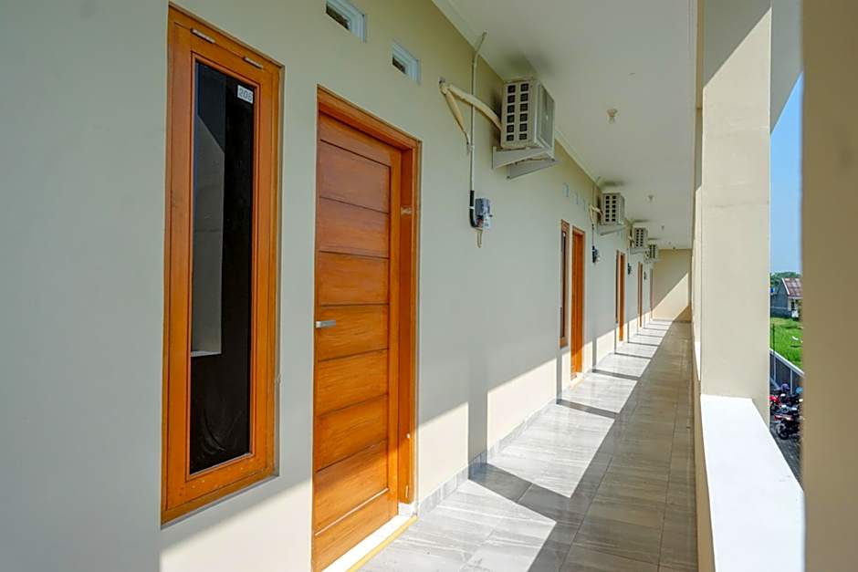 RedDoorz near Padang Golf Adisucipto