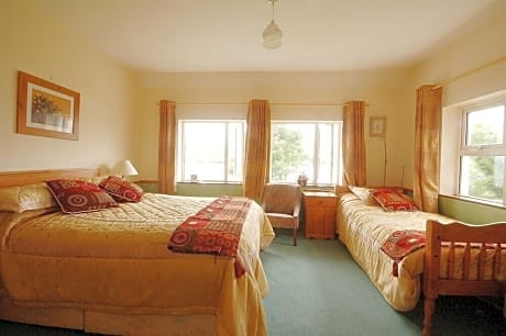 Triple Room, Sea View (1 Twin Bed and 1 Double Bed)