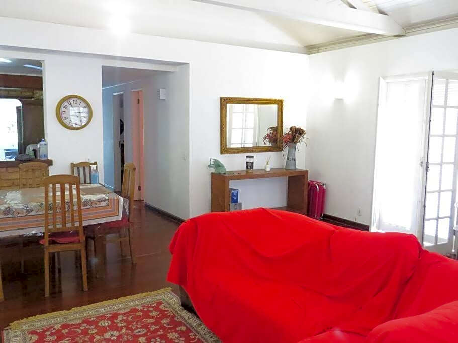 Linda casa em Mury,com riacho e lareira