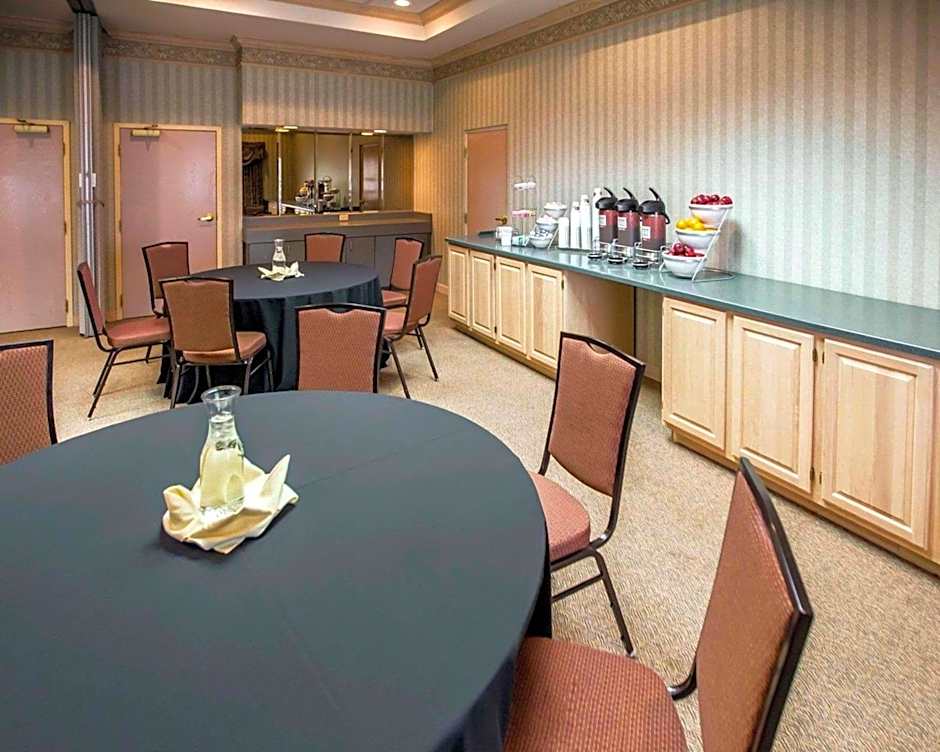 Comfort Suites University Area