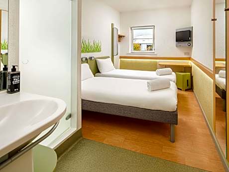 Standard Room With 2 Single Beds