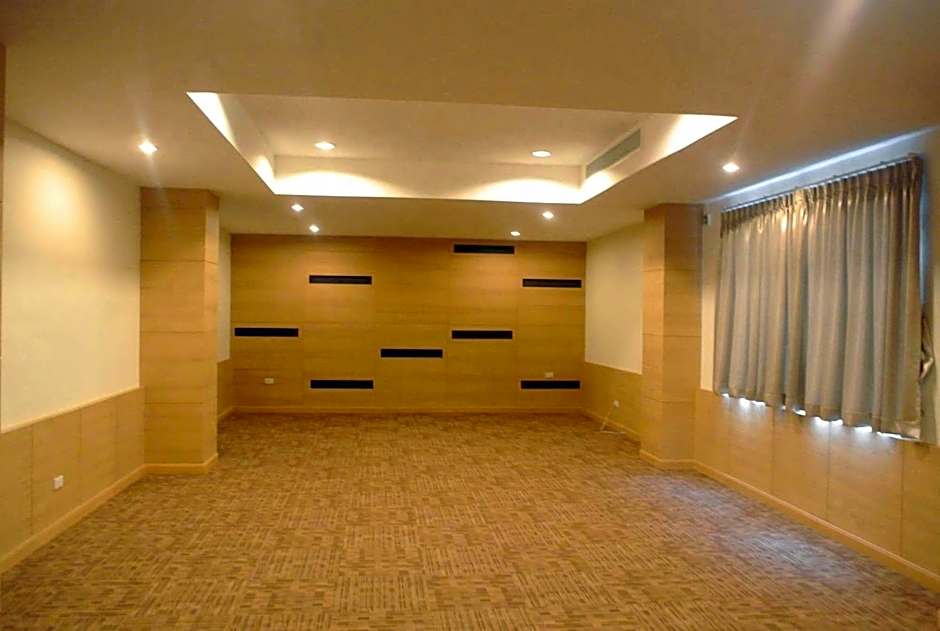 S Tara Grand Hotel