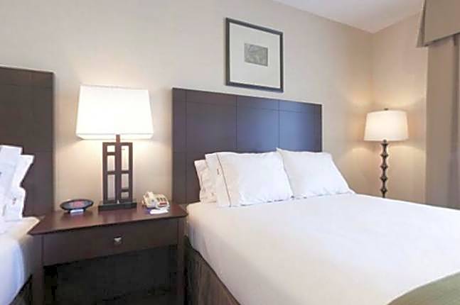 Holiday Inn Express Hotel & Suites Grants Milan By IHG