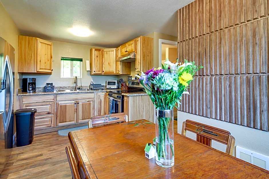 Cozy Coos Bay Retreat with On-Site Creek and Fishing!