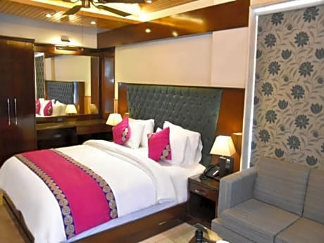 Hotel Wood Castle Grand