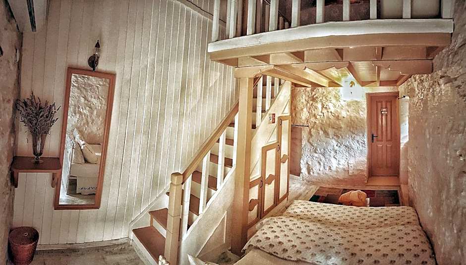 Lilyum Alaçatı - Taş Ev