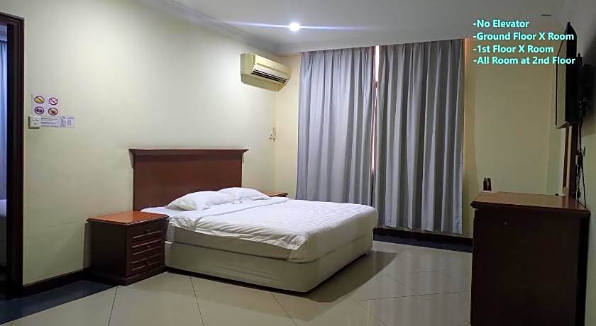 The Upper Deck Hotel