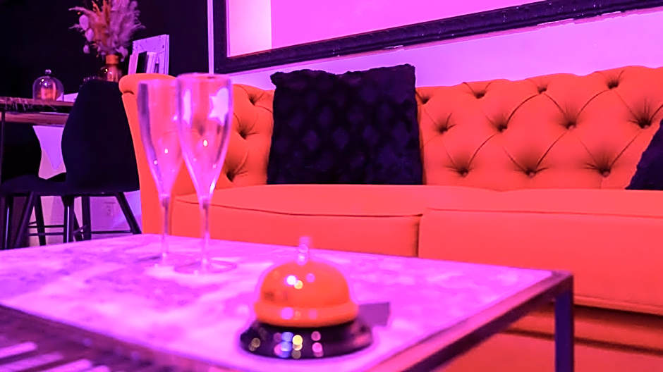 Loveroom Very Good Trip chambre avec jacuzzi privatif