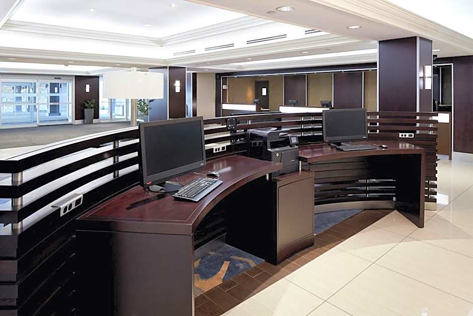 Sheraton Montreal Airport Hotel