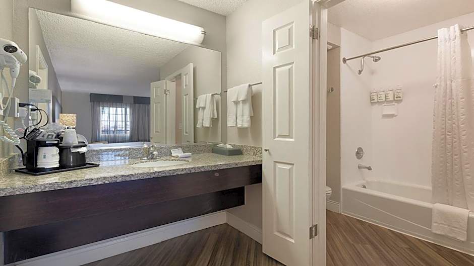 Howard Johnson by Wyndham Sacramento Downtown