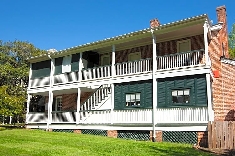 Monmouth Historic Inn