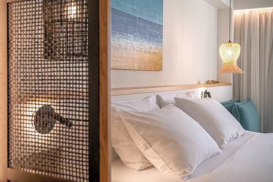 Calla Luxury Seafront Suites