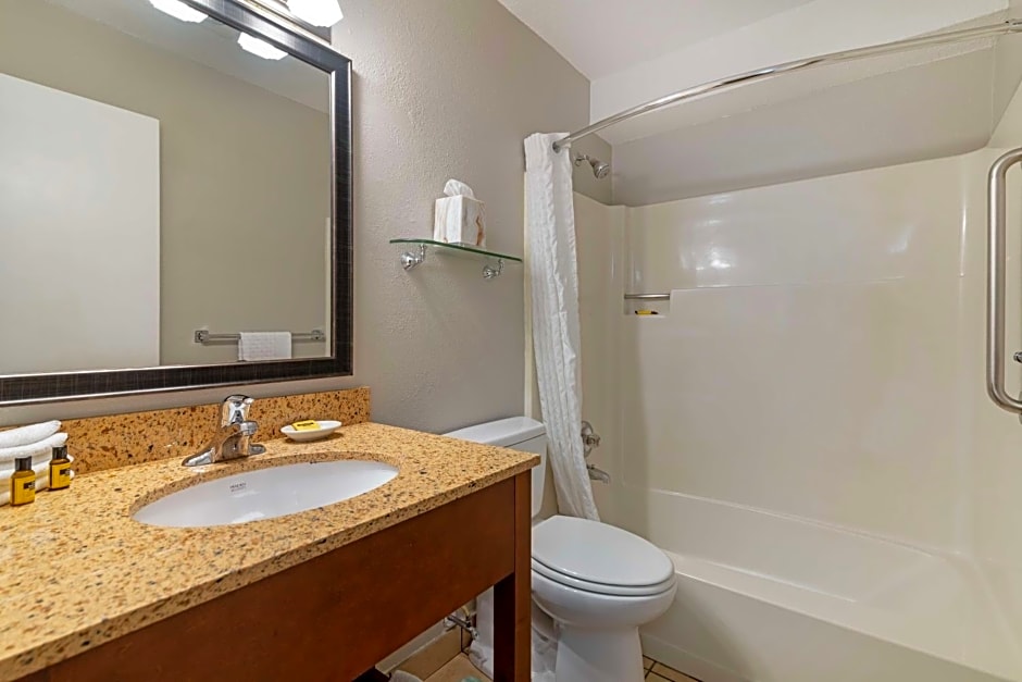 Best Western Plus Windjammer Inn & Conference Center