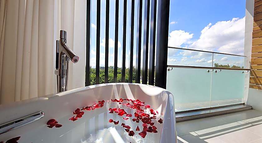 Midori Clark Hotel And Casino