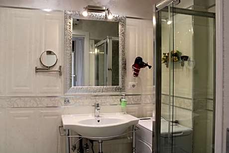 Deluxe Double Room with Extra Bed