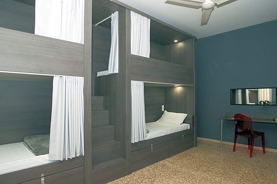 Quart Youth Hostel & Apartments