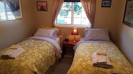 Twin Room with Shared Bathroom