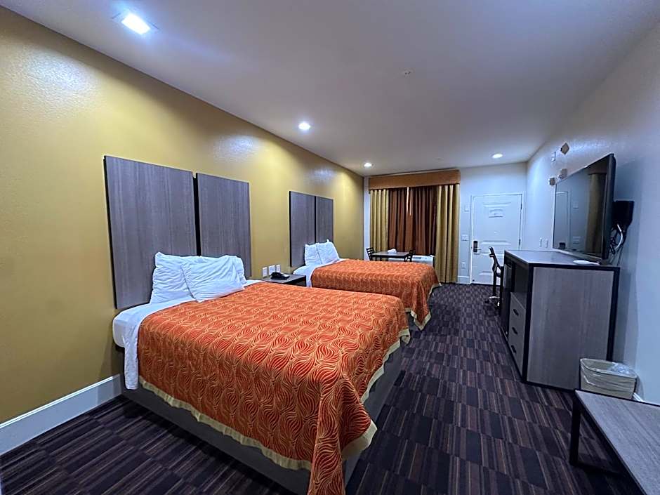 Scottish Inn and Suites