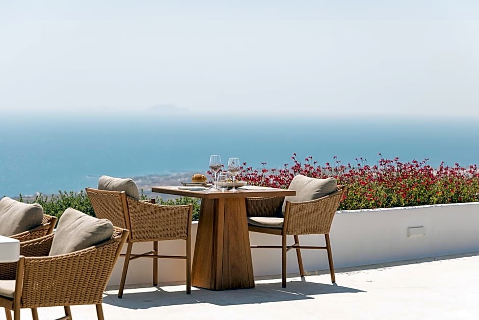 NĒRO Boutique Hotel