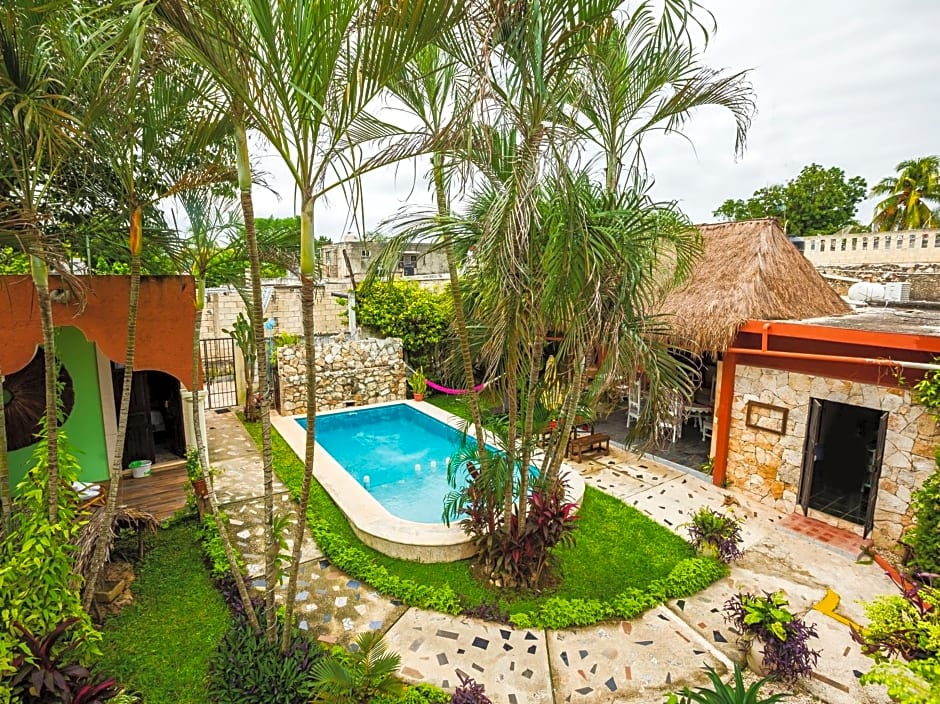 Casa Aluxes Hotel