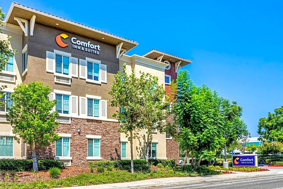 Comfort Inn & Suites Near Ontario Airport