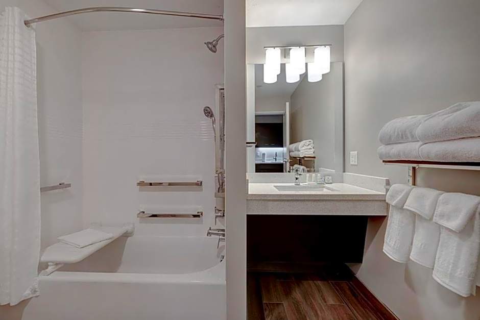 Courtyard by Marriott St. Louis Brentwood