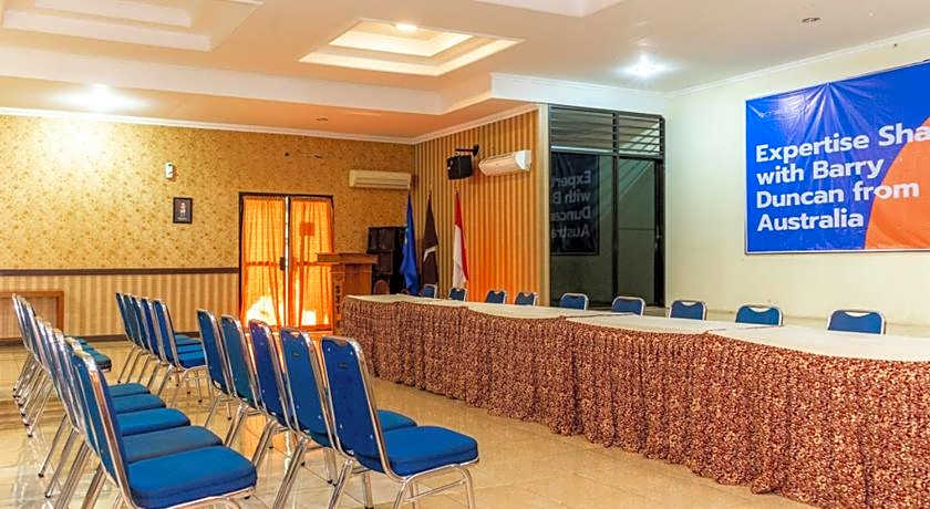 RedDoorz Plus Syariah near Java Supermall Semarang 2