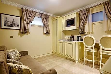 Basement Room, 1 Double Bed, Obstructed View