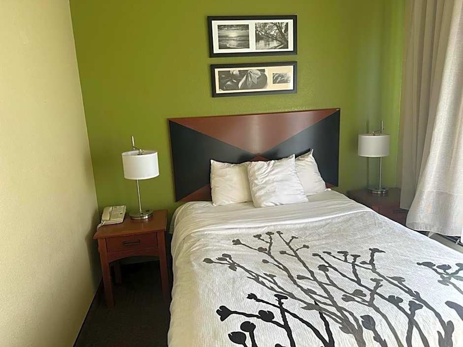 Sleep Inn And Suites At Six Flags