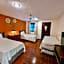 Hotel Holly
