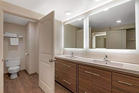 Two-Bedroom Suite - Non-Smoking