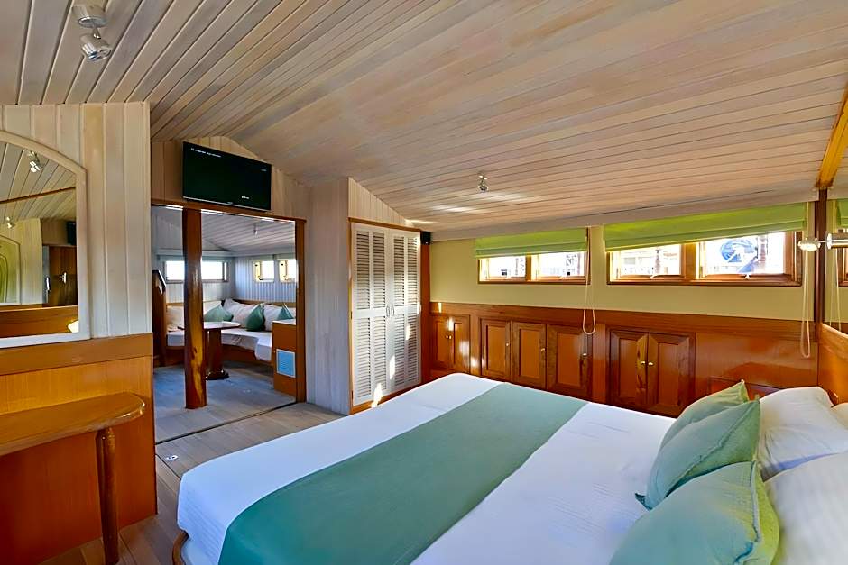 Safari Island Resort & Spa Maldives