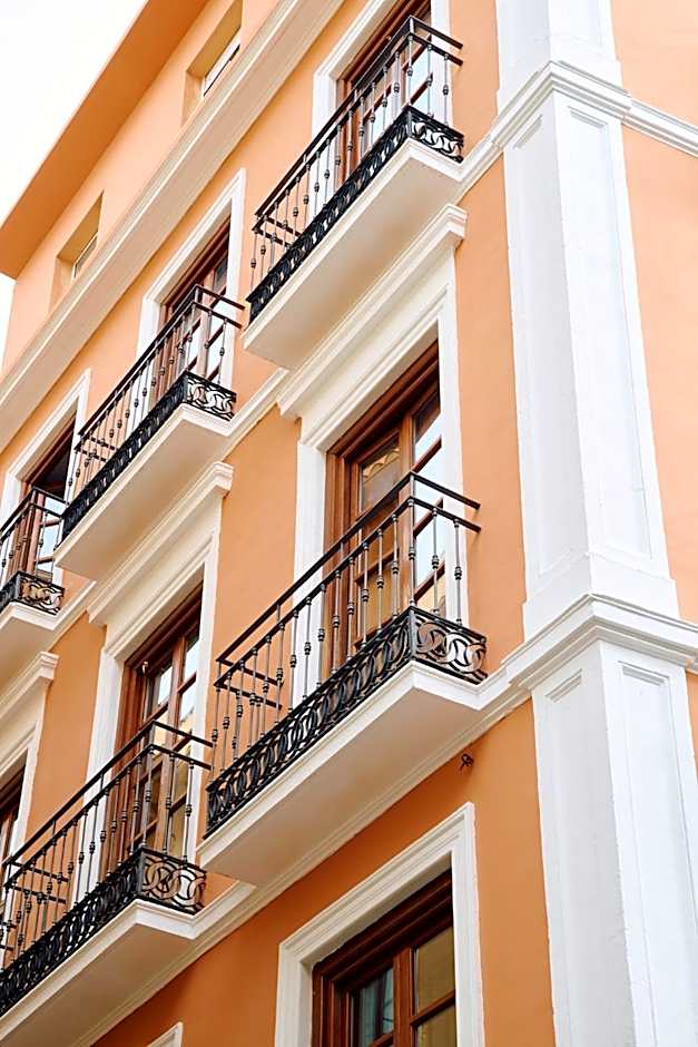 Honest Granada Hotel