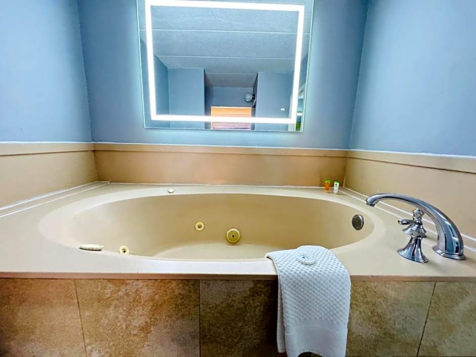 Mystic River Hotel & Suites