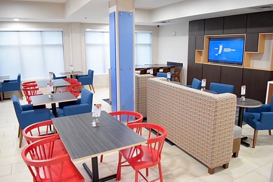 Holiday Inn Express Hotel & Suites Pensacola West I-10 By IHG