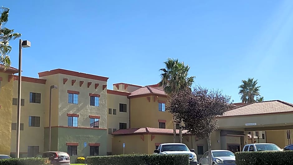 Best Western Hesperia-Victorville Suites