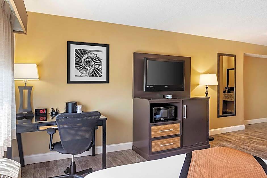Best Western Plus Newark Airport West