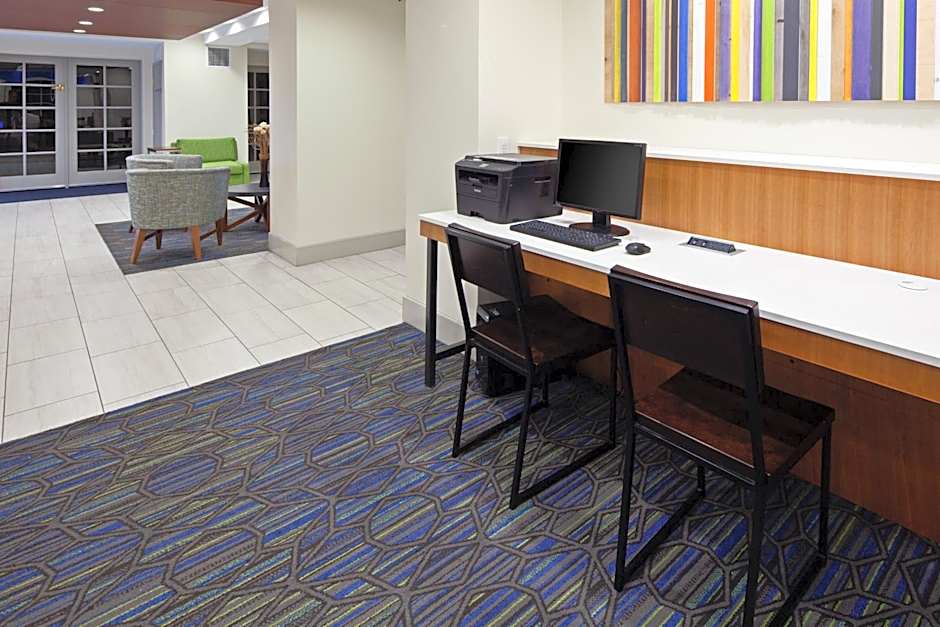 Holiday Inn Express Hotel & Suites San Diego-Escondido By IHG