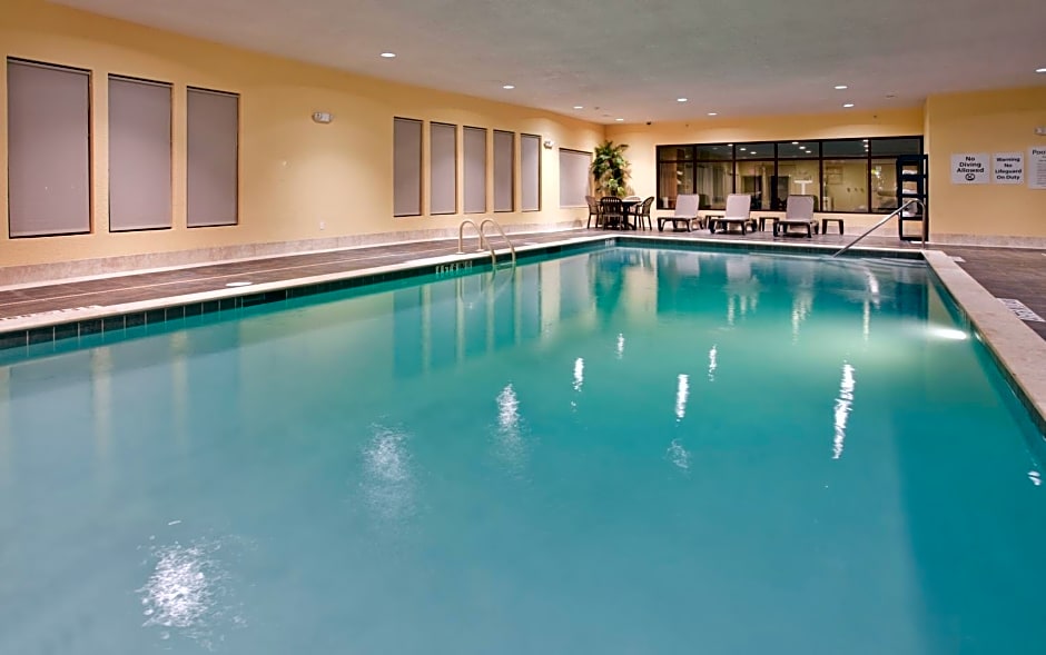 Holiday Inn Express Hotel and Suites Saint Robert, an IHG Hotel