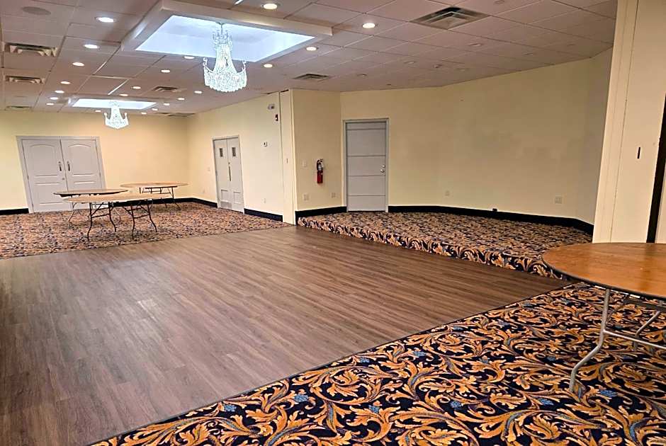La Quinta Inn by Wyndham West Long Branch/NJ Shore Area