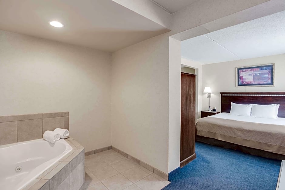 Photo 1 of 2 of 2 Queen Beds, Mobility Accessible