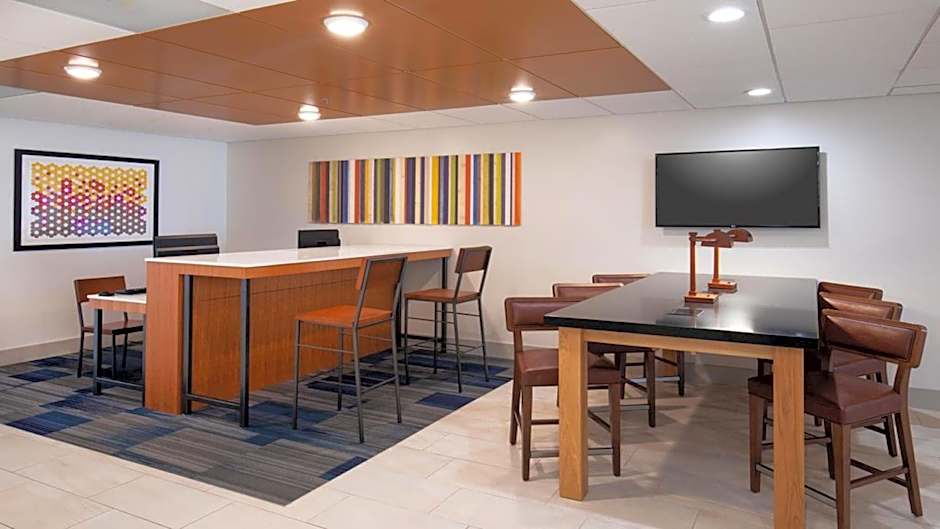 Holiday Inn Express Hotel & Suites Mount Pleasant By IHG