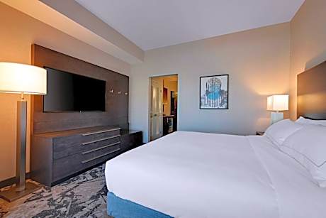 Two-Bedroom King Suite with Tub - Mobility Access