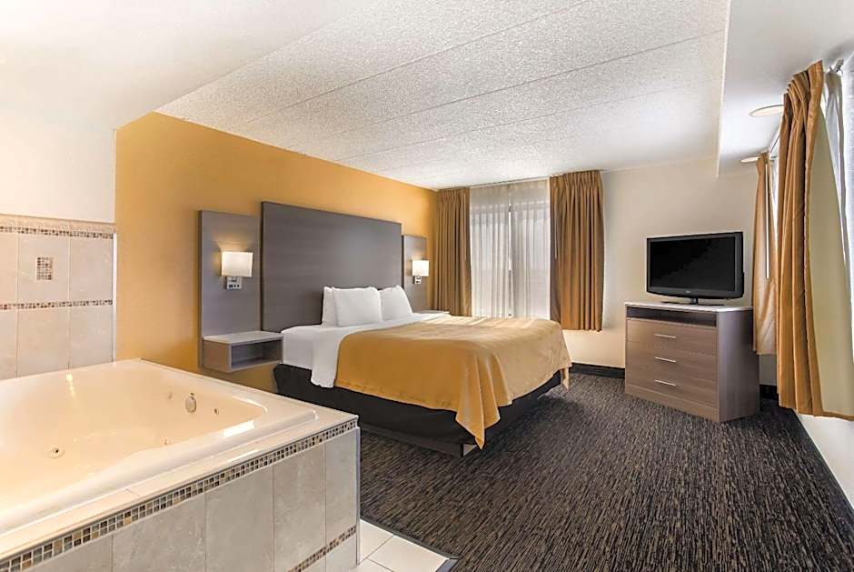 Quality Suites Milwaukee Airport