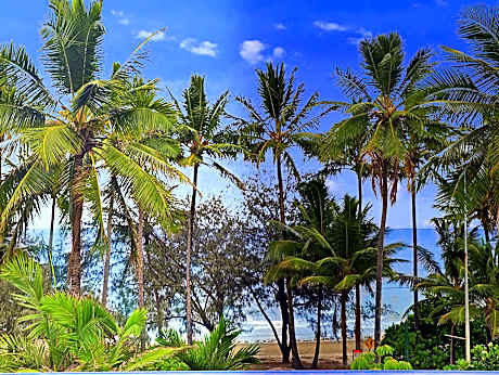 By The Sea Port Douglas