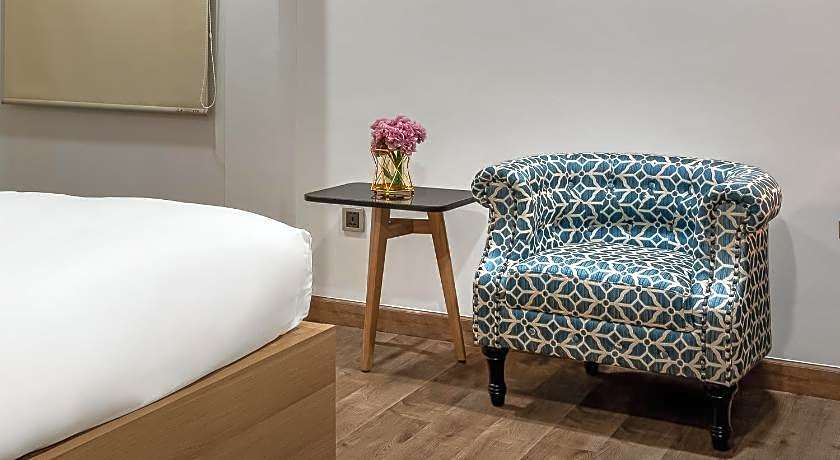 SAZI Resin Hotel - Free Nails HairWash