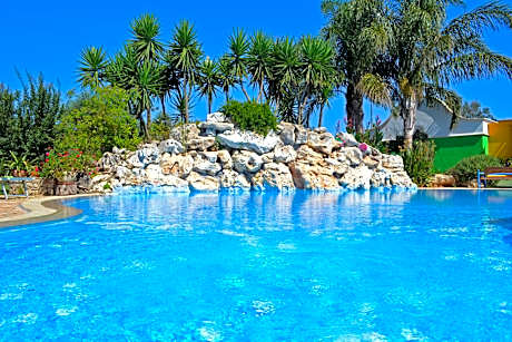 Villa Vacanze Paradiso - Oasi di Tranquillità con Piscina e Giardino a 10 min dal mare